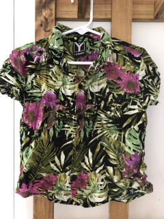 4A | Camisa MC con flores y hojas. Y TU QUIQUE. Talle 4. - comprar online