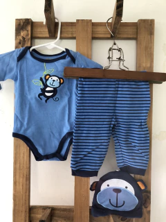 Set- Body ML + pantalon y gorro con mono. Baby Colors. 3 meses. - comprar online