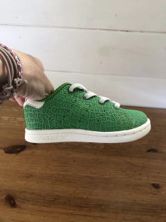 Zapatillas verdes con cordón. ADIDAS. Talle 21/ 22. Como nuevas. - Lo Canto • Moda Circular