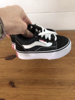 zapatillas negras VANS. Talle 22. - comprar online