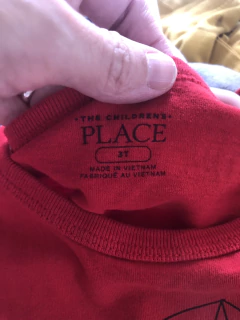 Remera ML roja cin grúa. CHILDRENS PLACE. 3 años. en internet