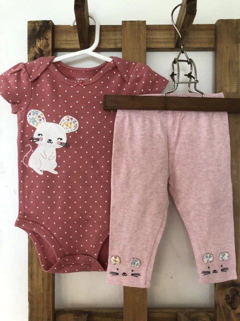 6M | Set- Body MC rosa con ratoncito y pantalón rosa haciendo juego. CARTERS. 6 meses.