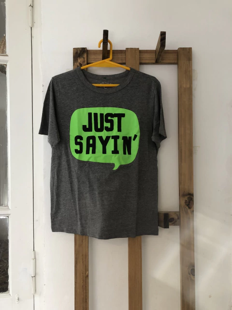 12A | Remera MC gris con verde. OLD NAVY. 12 años.