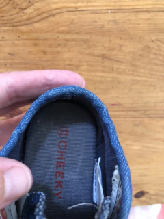 Zapas azules sin cordón. CHEEKY. Talle 23. - Lo Canto • Moda Circular