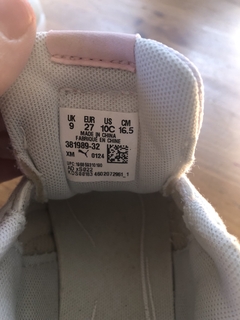 Zapas blancas con rosa y amarillo. PUMA. Talle 26. No tienen los cordones. - tienda online