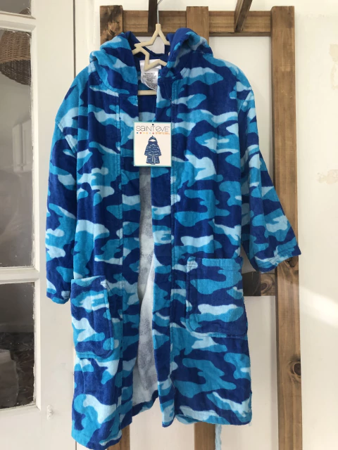 NUEVA- Salida de baño con capucha. 7/8 años.