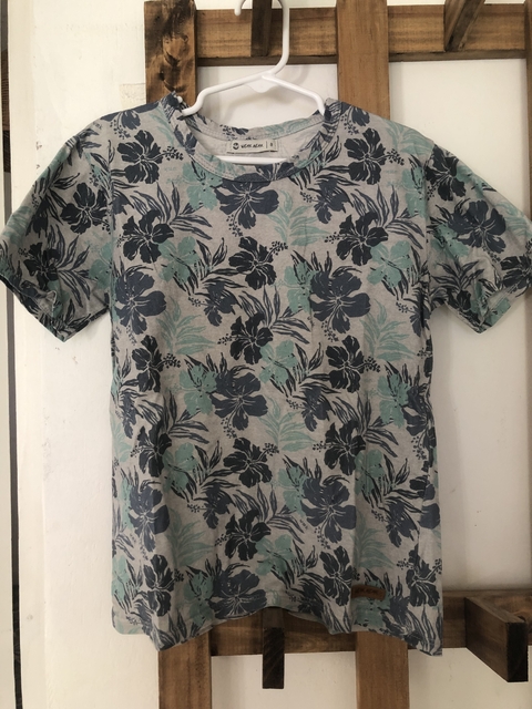 8A | Remera gris MC con flores. Weak Meak. 8 años.