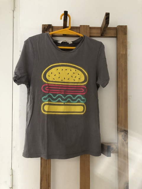 8/10A | Remera gris MC Hamburguesa. HYM. 8/10 años.