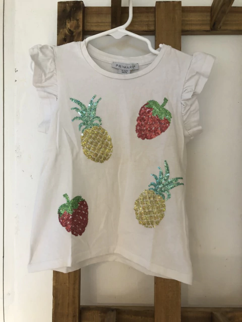 Remera blanca con frutas brillantes. PRIMARK. 3/4 años.