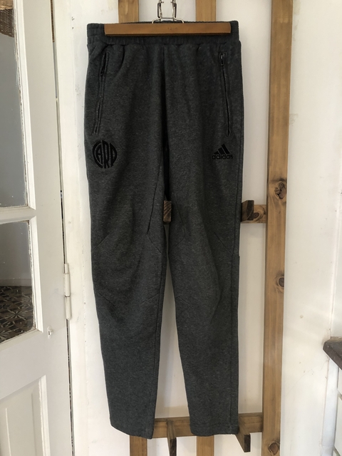Pantalon jogging gris CARP. ADIDAS. Talle S de adulto. 34,5 de cintura sin estirar.