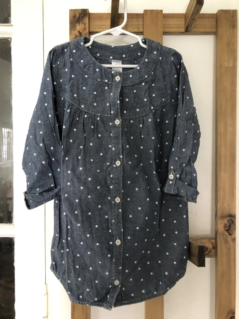 6A | Vestido denim con lunares blancos. CARTERS. 6 años.