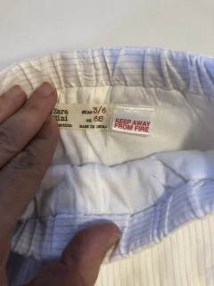 Pantalón blanco a rayas grises. ZARA. 3 meses. Forrado adentro. en internet