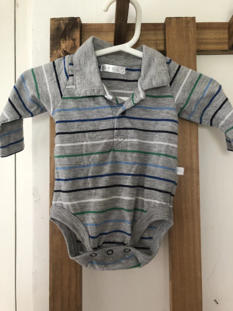 Body ML gris a rayas con cuello. CHEEKY. Recién nacido.