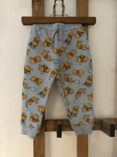 12M | Pantalón jogging celeste Winie the Pooh. Primark. 12 messs. - comprar online