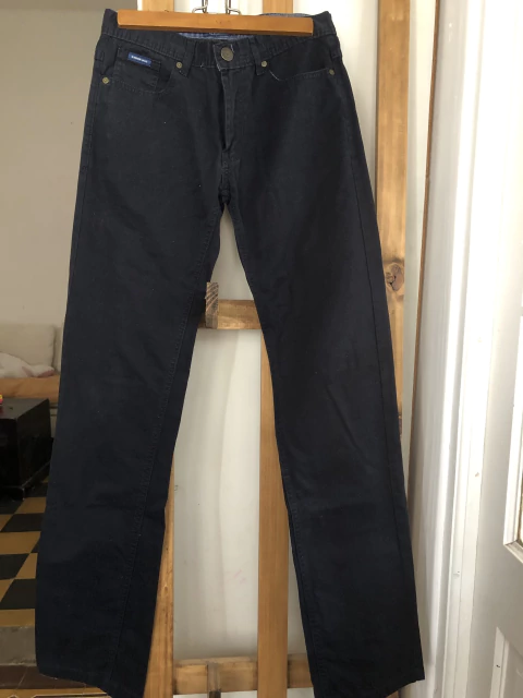 16A | Jean negro recto. Kevingston. Talle 16. La cintura mide 33 cm