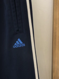 Pantalón deportivo azul. ADIDAS. 12 años. en internet