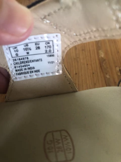 Imagen de T28 | Sandalias de cuero grises con velcro. CLARKS. Talle 28.