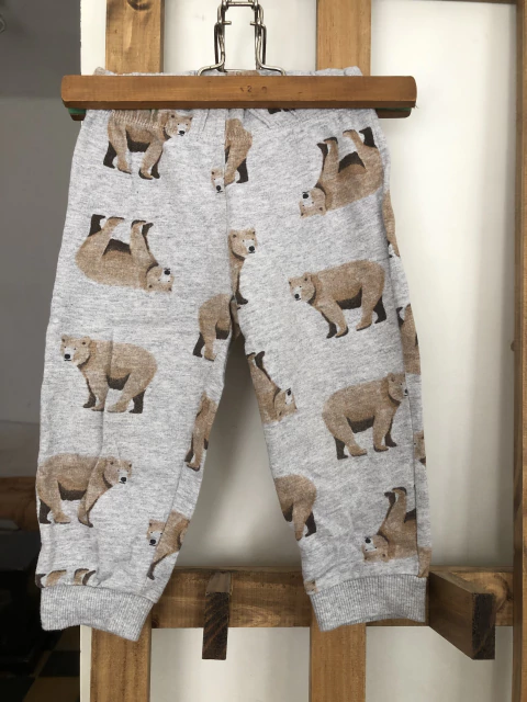 Pantalón de algodón gris con osos. CARTERS. 24 meses.