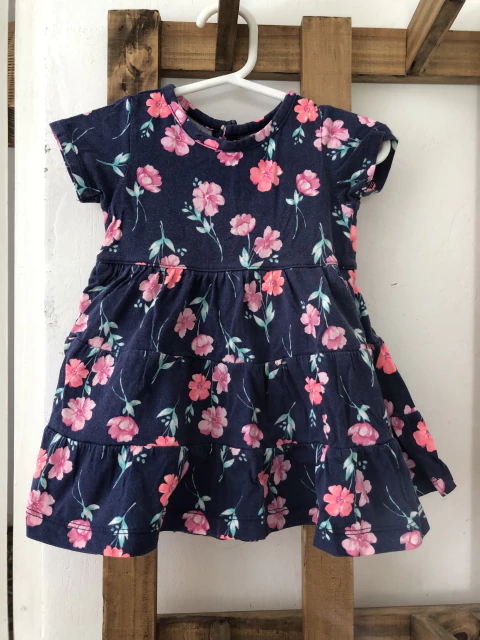 Vestido de algodón azul con flores y body abajo. CARTERS. 9 meses.
