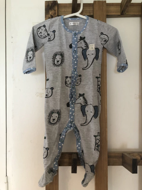 Pijama entero gris con animlaes. CHEEKY. 6 meses.