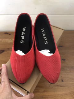 NUEVAS- Zapatos rojos WAPS. Talle 37. - comprar online