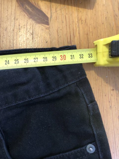 12A | Jean negro. PLACE. 12 años Tiene elástico regulable. La cintura mide 31.5 cm. en internet