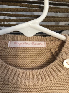 Conjunto tejido rosa viejo. MAGDALENA ESPOSITO. Recien Nacido.