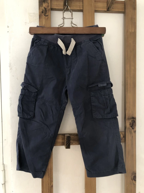 Pantalon azul cargo con elástico. CHEROKEE. 3 años.