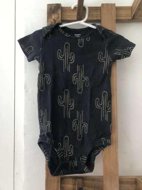 Body MC con cactus. CARTERS. 24 meses.