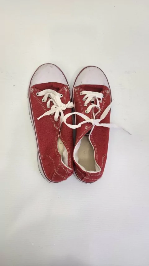 T27 | Zapatillas rojas sin uso - Talle 27