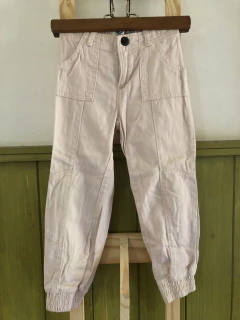 4A | Pantalón rosa clarito con puños. OLD NAVY. 4 años. - Lo Canto • Moda Circular