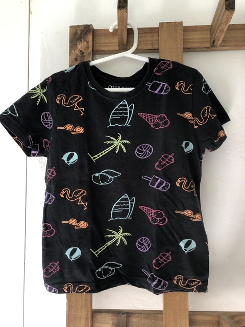 4/5A | Remera negra MC con dibujos de colores. PRIMARK. 4/5 años.
