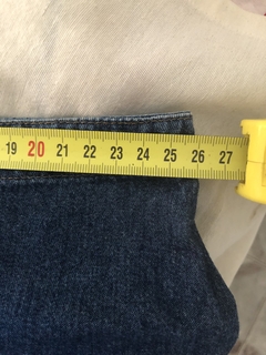 Pollera de jean con volados. Agrodulce. Talle 4. La cintura tiene 26 cm. en internet