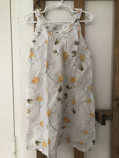 Outlet- Vestido blanco con margaritas. La Folir. 6 años.