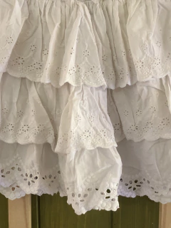 Pollera blanca con volados y elástico. FREESTYLE. 6 años. - Lo Canto • Moda Circular