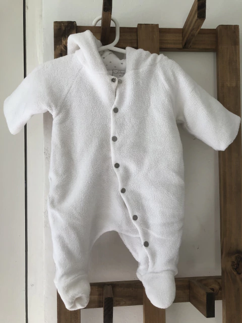 RN | Outlet- Osito abrigo blanco con capucha. BROER. Recien Nacido.