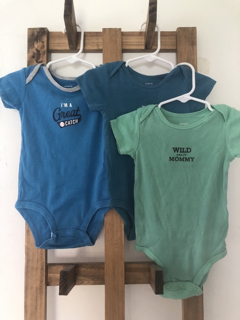 Outlet- Tres bodys MC. CARTERS. 12 meses.