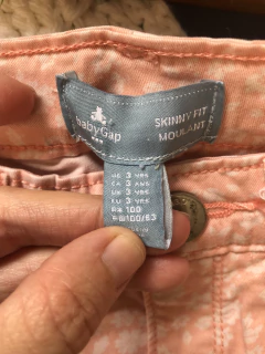 Jean rosa con flores blancas. GAP. 3 años. - comprar online