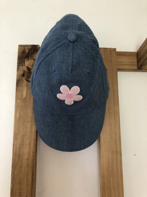 Gorra denim con flor. CARTERS. 2 años.