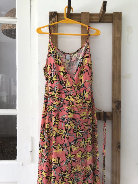 Vestido largo portafolio flores rosa y amariilo. ZHOUE. Talle S de adulto.