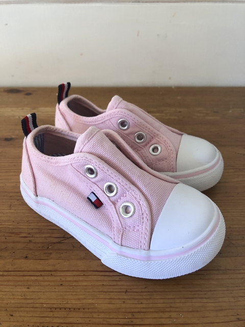 Zapatillas rosas de lona. TOMMY. Talle 20.
