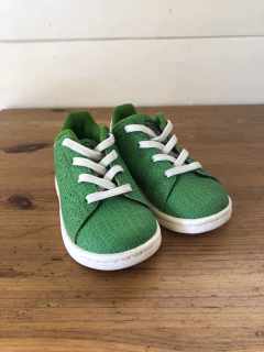 Zapatillas verdes con cordón. ADIDAS. Talle 21/ 22. Como nuevas. en internet