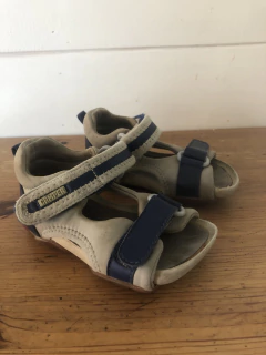 T23 | Sandalias con velcro. CAMPER. Talle 23. - comprar online