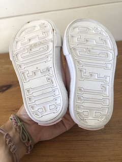 Zapatillas rosas de lona. TOMMY. Talle 20. en internet