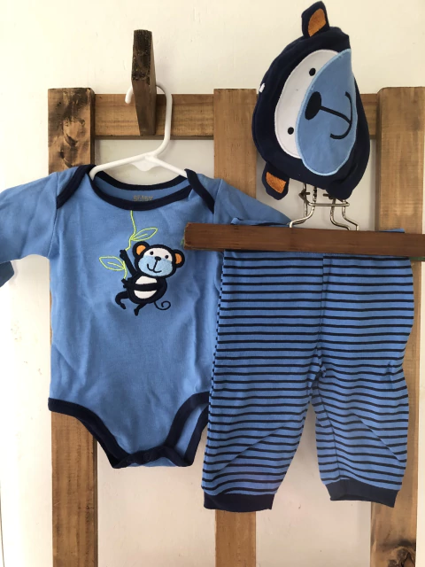 Set- Body ML + pantalon y gorro con mono. Baby Colors. 3 meses.
