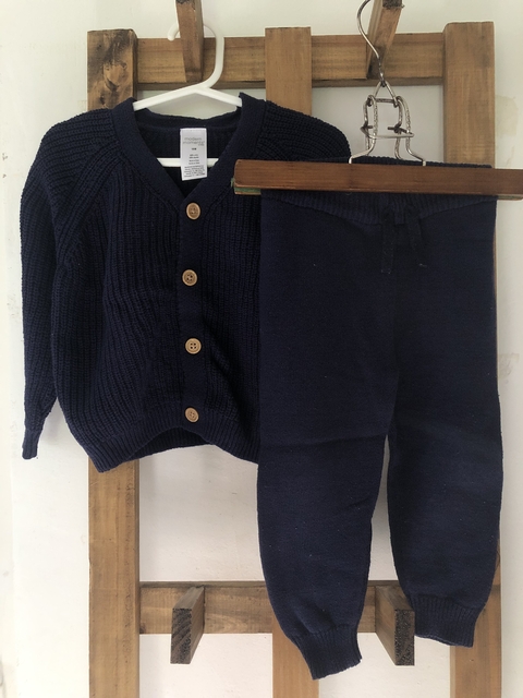 Conjunto azul tejido de sweater y pantalón. Modern Moments. 18 meses.
