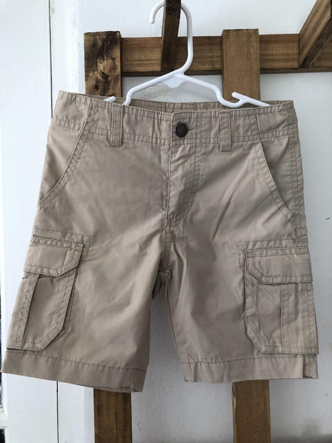 Bermuda beige cargo. MIMO. talle 6. Tiene elástico regulable en la cintura.