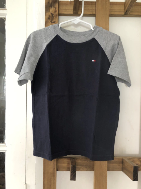 Remera MC azul y gris. TOMMY. Talle 6 años