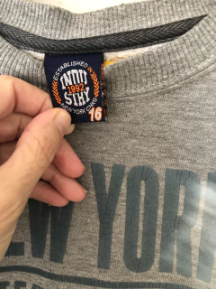 10/12A | Buzo gris New York con cierre lateral. Dice talle 16 pero es 10/12 años. en internet