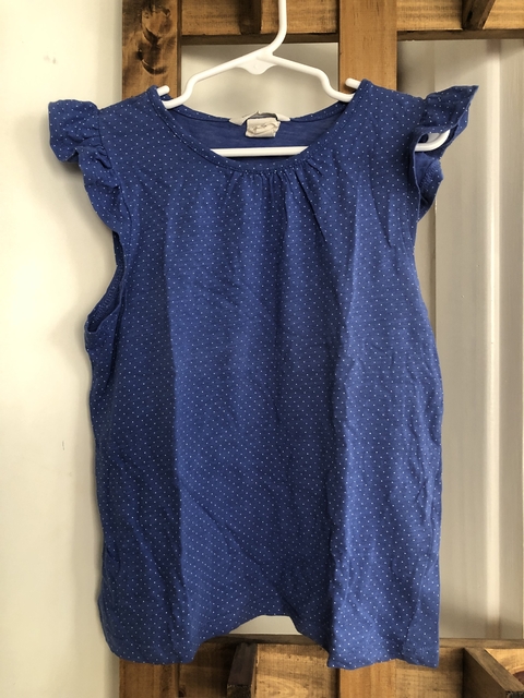 Remera azul con voladitos en manga. HYM. 6 años.